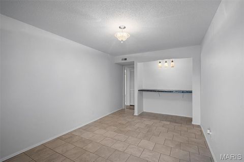 Tiny photo for 585 Coeur De Royale Drive #301, Creve Coeur, MO 63141 (MLS # 26026142)