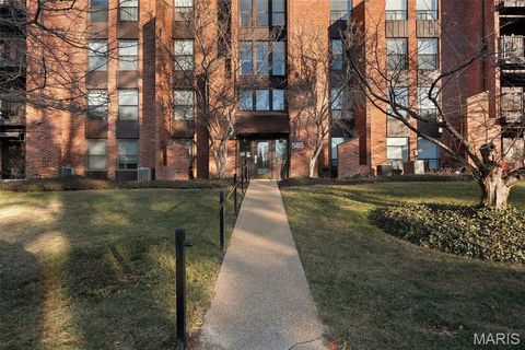 Tiny photo for 585 Coeur De Royale Drive #301, Creve Coeur, MO 63141 (MLS # 26026142)