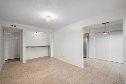 Tiny photo for 585 Coeur De Royale Drive #301, Creve Coeur, MO 63141 (MLS # 26026142)