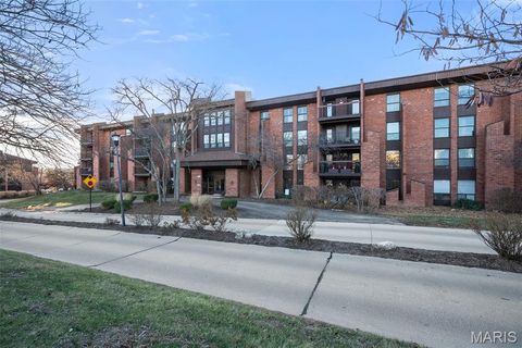Tiny photo for 585 Coeur De Royale Drive #301, Creve Coeur, MO 63141 (MLS # 26026142)
