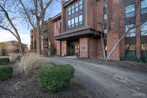 Tiny photo for 585 Coeur De Royale Drive #301, Creve Coeur, MO 63141 (MLS # 26026142)