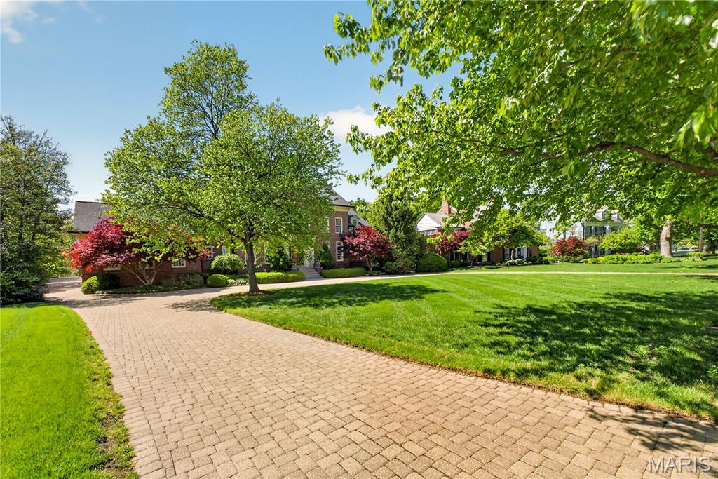 25 Fair Oaks Drive