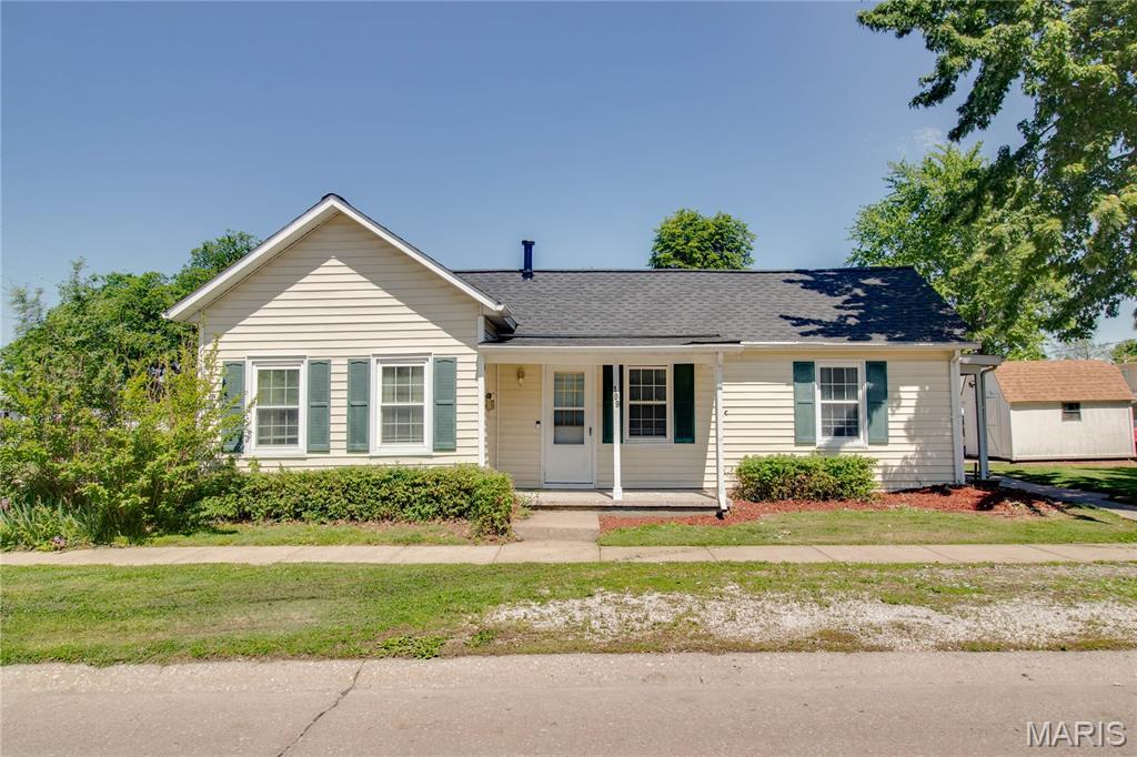 Photo 1 of 27 — 109 W Mulberry Street, Jerseyville, IL 62052