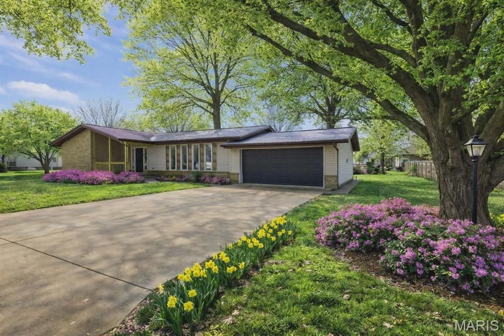 Photo of 908 M- East 10th Street, Mountain Grove, MO 65711 (MLS # 26016261)