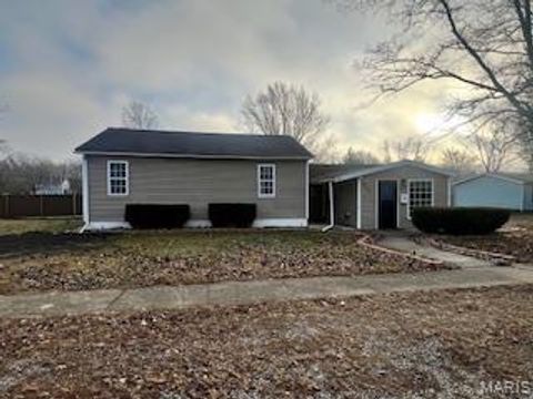 Photo of 227 N Douglas Street, Hillsboro, IL 62049 (MLS # 25082113)