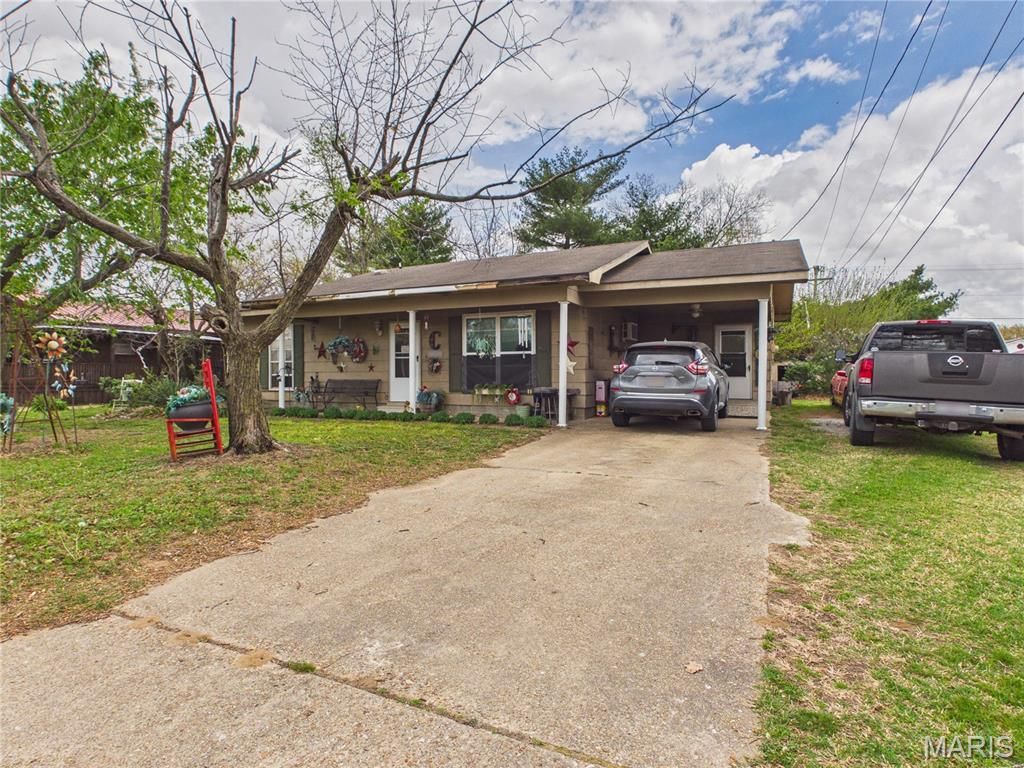 Photo of 501 Mulberry Street, Bernie, MO 63822 (MLS # 26020186)