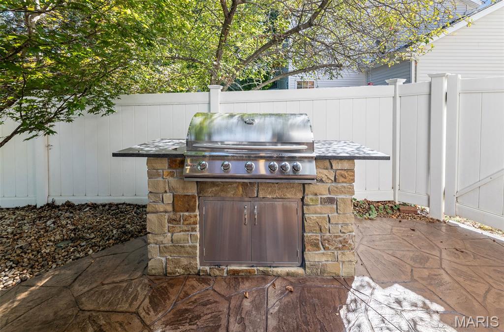 Edwardsville, Illinois 62025, United States, 4 Bedrooms Bedrooms, ,3 BathroomsBathrooms,Residential,Active,202954