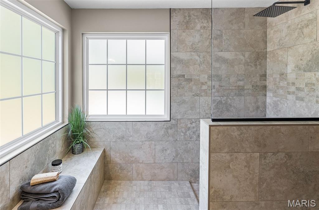 Edwardsville, Illinois 62025, United States, 4 Bedrooms Bedrooms, ,3 BathroomsBathrooms,Residential,Active,202954