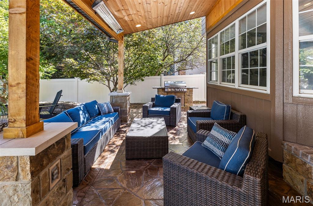 Edwardsville, Illinois 62025, United States, 4 Bedrooms Bedrooms, ,3 BathroomsBathrooms,Residential,Active,202954