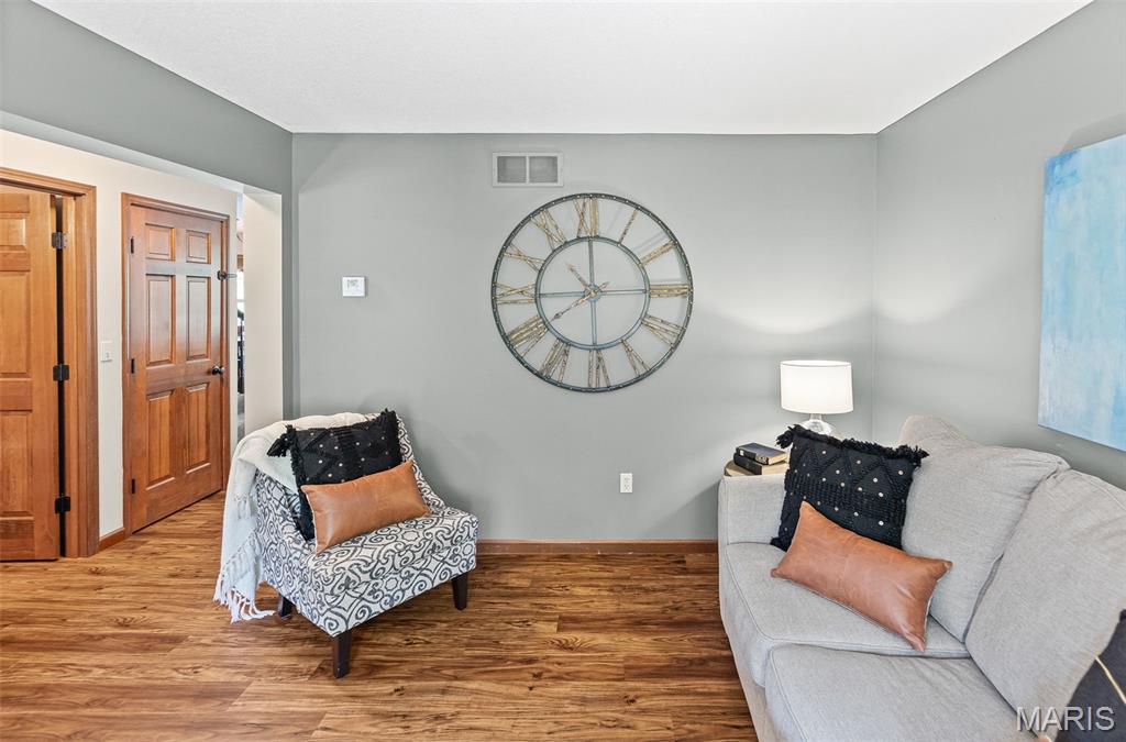 Edwardsville, Illinois 62025, United States, 4 Bedrooms Bedrooms, ,3 BathroomsBathrooms,Residential,Active,202954