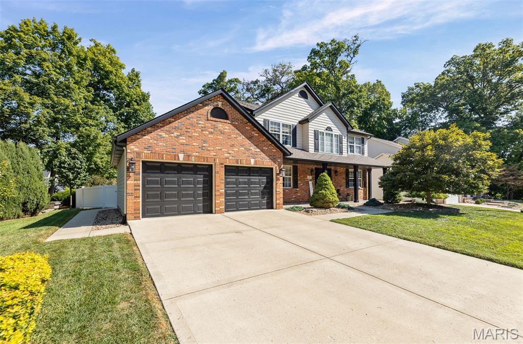 Edwardsville, Illinois 62025, United States, 4 Bedrooms Bedrooms, ,3 BathroomsBathrooms,Residential,Active,202954