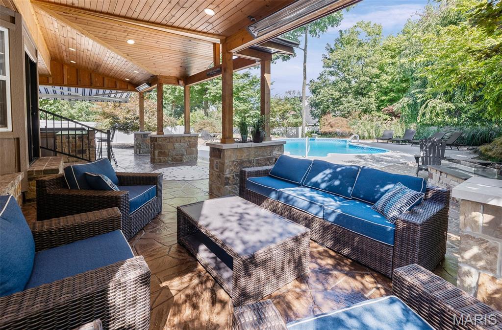 Edwardsville, Illinois 62025, United States, 4 Bedrooms Bedrooms, ,3 BathroomsBathrooms,Residential,Active,202954