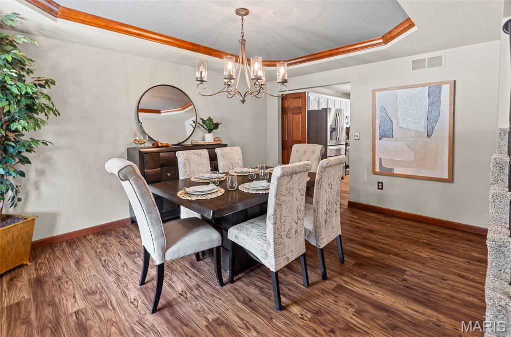 Edwardsville, Illinois 62025, United States, 4 Bedrooms Bedrooms, ,3 BathroomsBathrooms,Residential,Active,202954