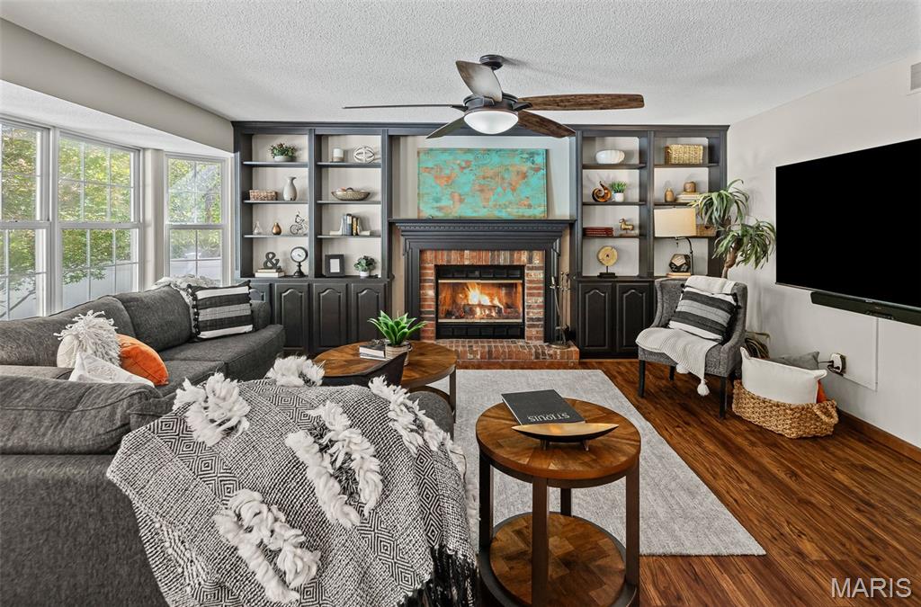 Edwardsville, Illinois 62025, United States, 4 Bedrooms Bedrooms, ,3 BathroomsBathrooms,Residential,Active,202954