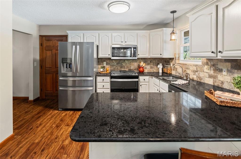 Edwardsville, Illinois 62025, United States, 4 Bedrooms Bedrooms, ,3 BathroomsBathrooms,Residential,Active,202954