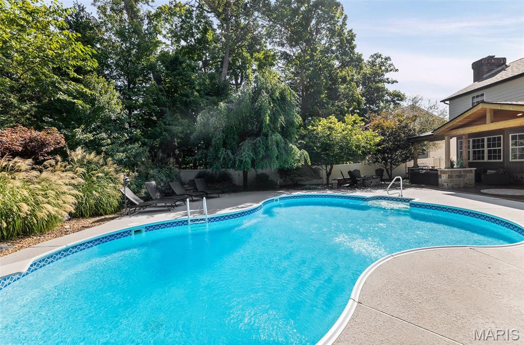 Edwardsville, Illinois 62025, United States, 4 Bedrooms Bedrooms, ,3 BathroomsBathrooms,Residential,Active,202954