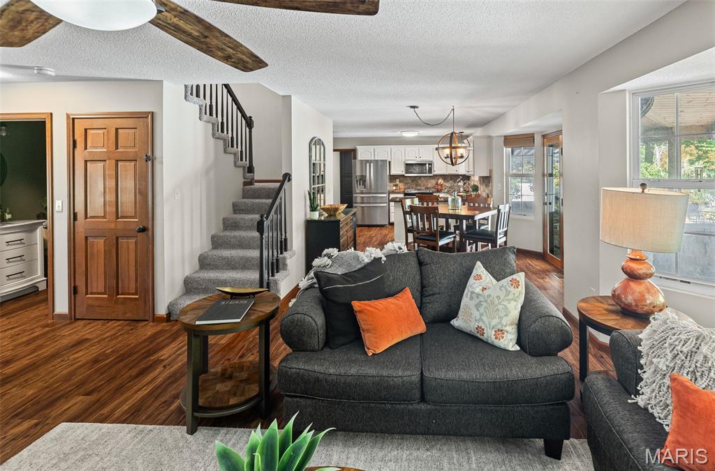 Edwardsville, Illinois 62025, United States, 4 Bedrooms Bedrooms, ,3 BathroomsBathrooms,Residential,Active,202954