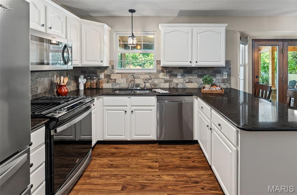 Edwardsville, Illinois 62025, United States, 4 Bedrooms Bedrooms, ,3 BathroomsBathrooms,Residential,Active,202954