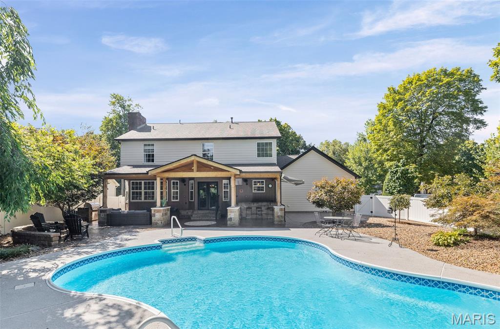 Edwardsville, Illinois 62025, United States, 4 Bedrooms Bedrooms, ,3 BathroomsBathrooms,Residential,Active,202954