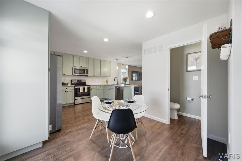 Villages At Crestwood Crossing The - Residential
