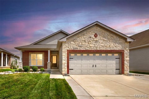 Photo of 15 Country Trail Court, Lake Saint Louis, MO 63367 (MLS # 26048986)