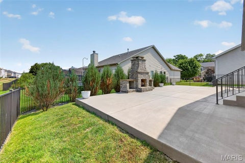 Tiny photo for 15 Country Trail Court, Lake Saint Louis, MO 63367 (MLS # 26048986)