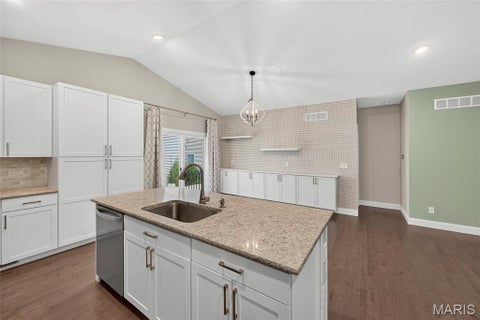 Tiny photo for 15 Country Trail Court, Lake Saint Louis, MO 63367 (MLS # 26048986)