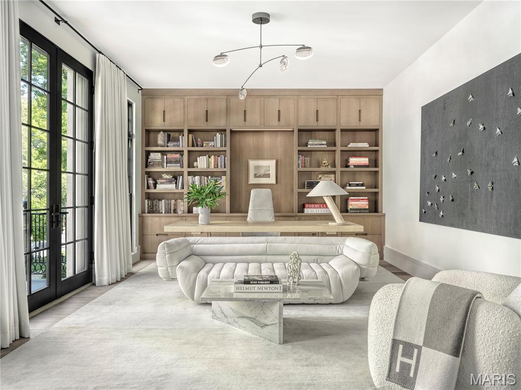 132 N Brentwood Boulevard