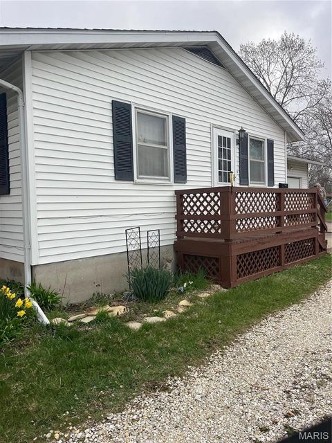 Tiny photo for 811 S Court, Bowling Green, MO 63334 (MLS # 26018671)