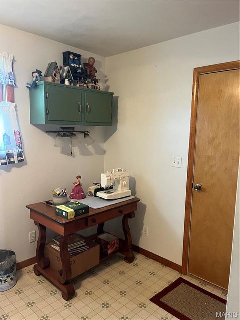 Tiny photo for 811 S Court, Bowling Green, MO 63334 (MLS # 26018671)