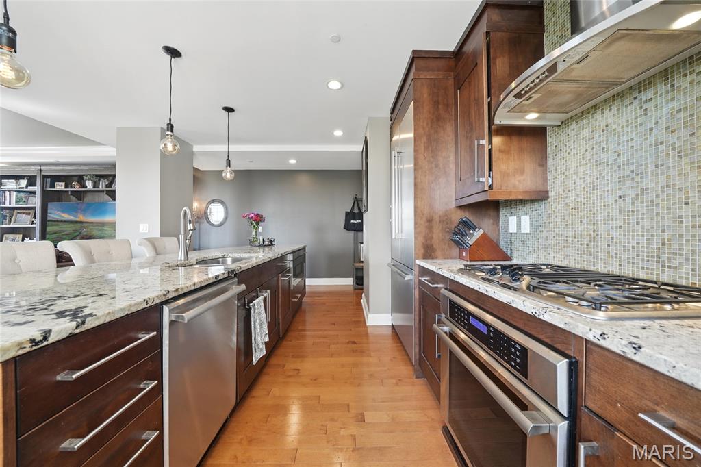 232 N Kingshighway Boulevard 907