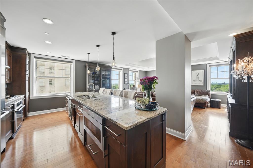 232 N Kingshighway Boulevard 907