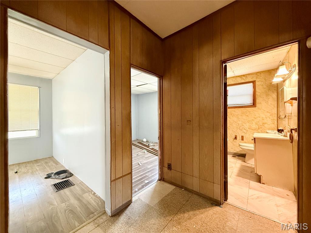 West Walnut Manor - Residential