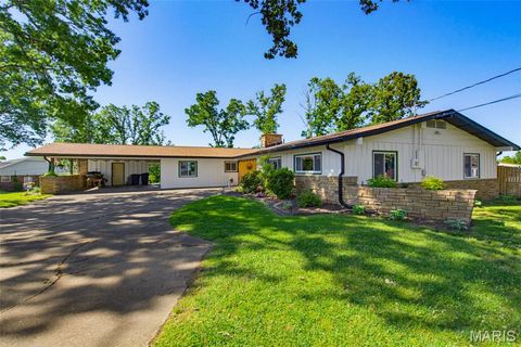 Photo of 2025 Woodhaven Road, Poplar Bluff, MO 63901 (MLS # 26030777)
