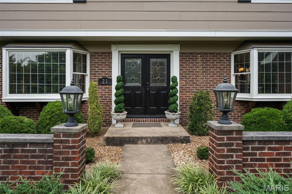 21 Meadowbrook Country Club Estate Estate