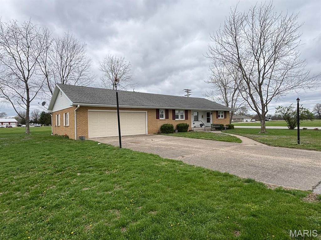 Photo of 106 W Elm Court, Shelbina, MO 63468 (MLS # 26020056)