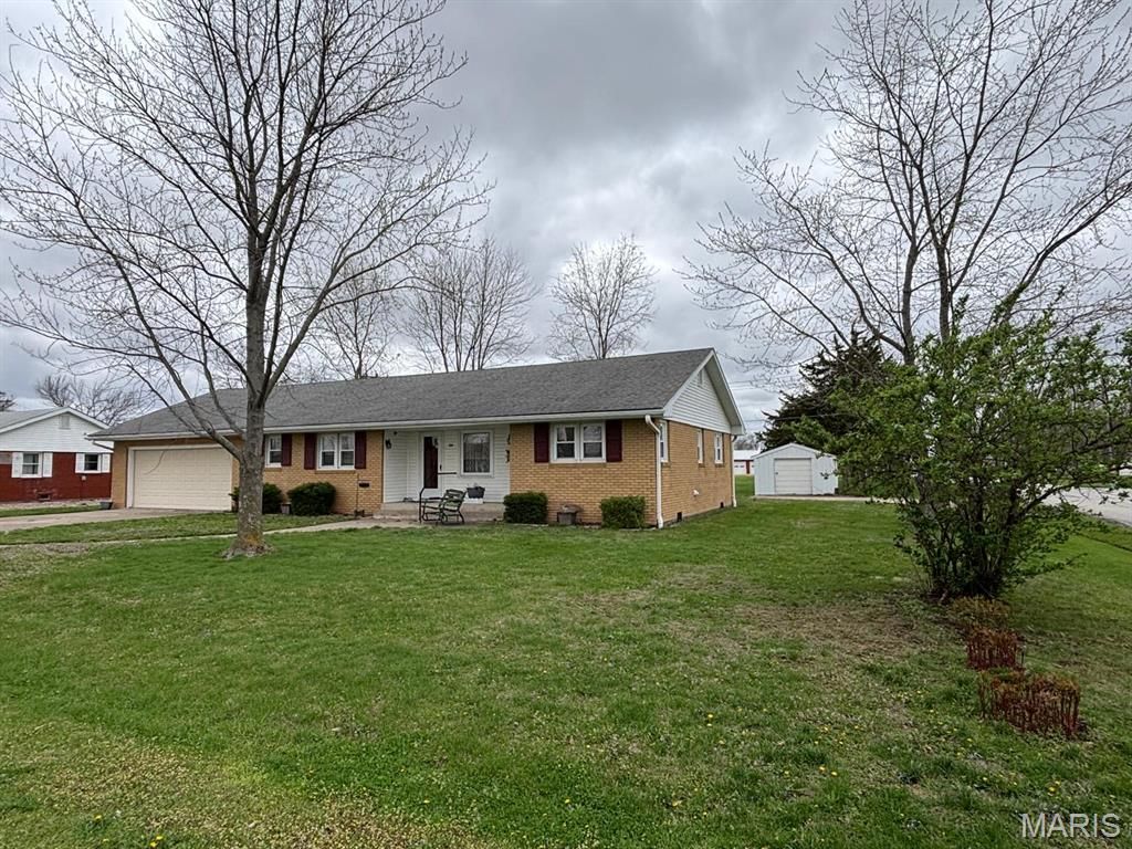Photo of 106 W Elm Court, Shelbina, MO 63468 (MLS # 26020056)