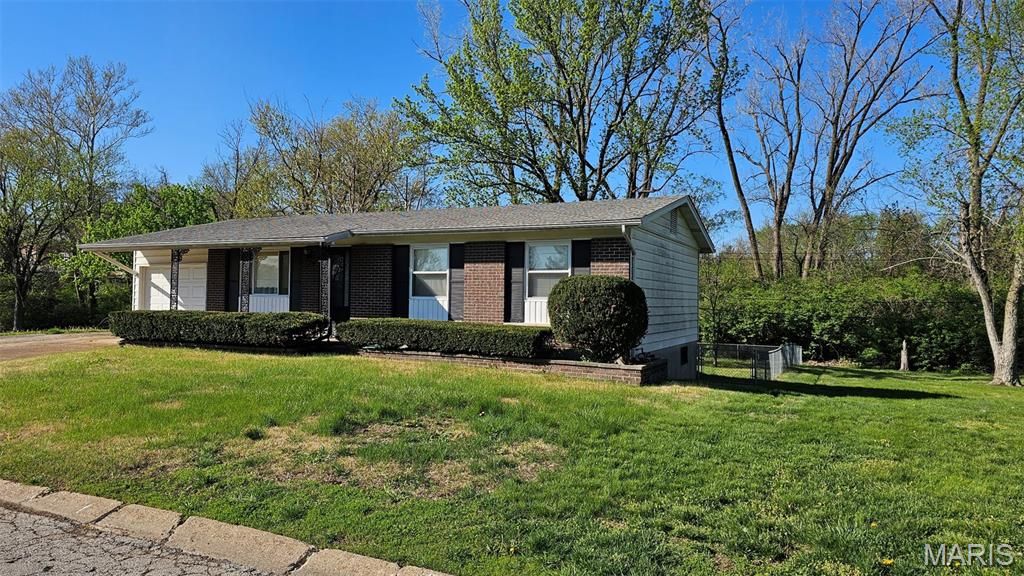 Photo of 1915 Key West Drive, Arnold, MO 63010 (MLS # 26020416)