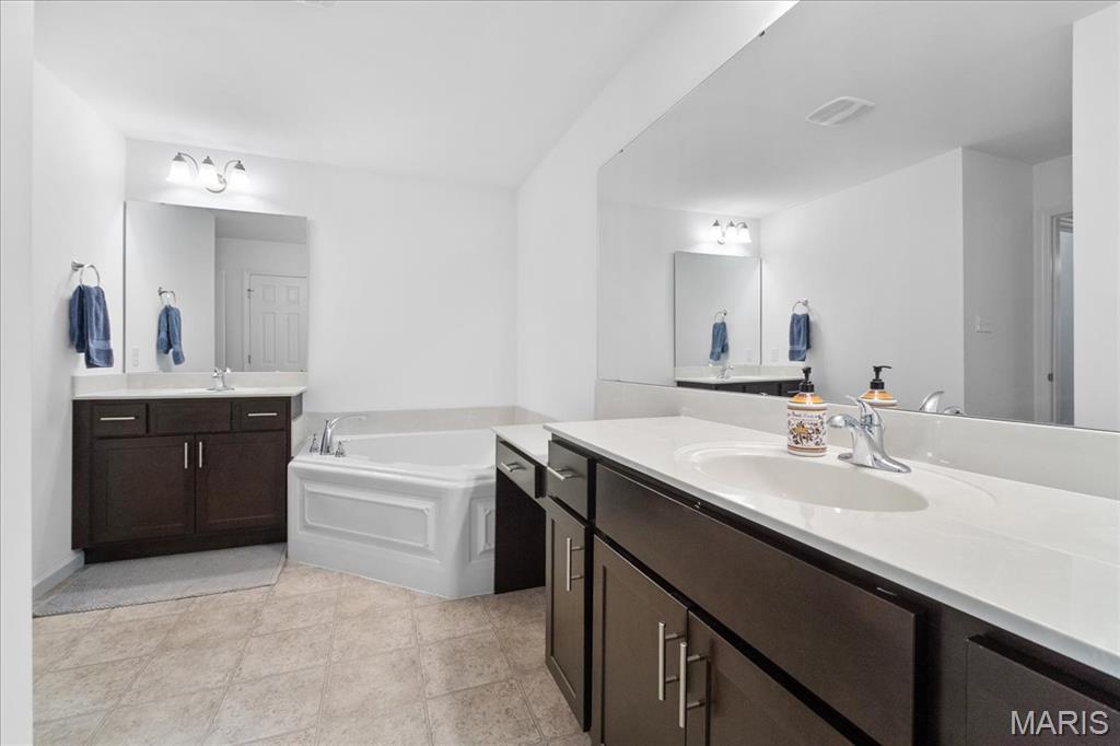 St Louis, Missouri 63104, United States, 3 Bedrooms Bedrooms, ,3 BathroomsBathrooms,Residential,Active,124563