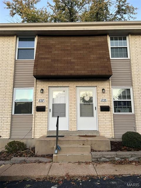 Photo of 837 Portsdown Road, Ballwin, MO 63011 (MLS # 25075760)