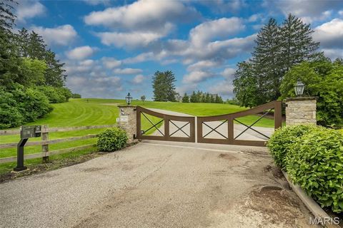 Photo of 9 Bridle Ridge Lane, St Louis, MO 63131 (MLS # 26030775)