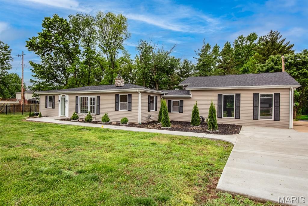 Photo of 9854 E Concord Road, Unincorporated, MO 63128 (MLS # 26025212)