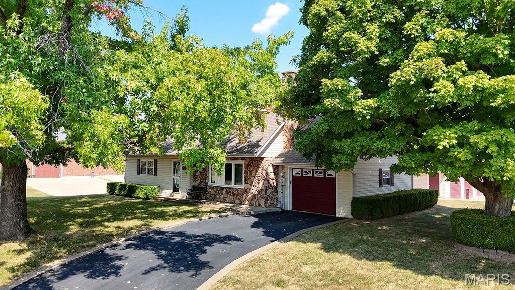 1676 Crystal Heights