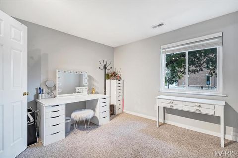 Tiny photo for 950 E Rue De La Banque St #L1, Creve Coeur, MO 63141 (MLS # 25071196)