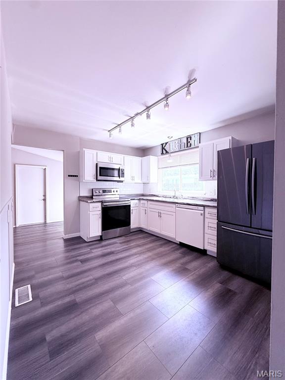 Florissant, Missouri 63033, United States, 3 Bedrooms Bedrooms, ,2 BathroomsBathrooms,Residential,Active,171977