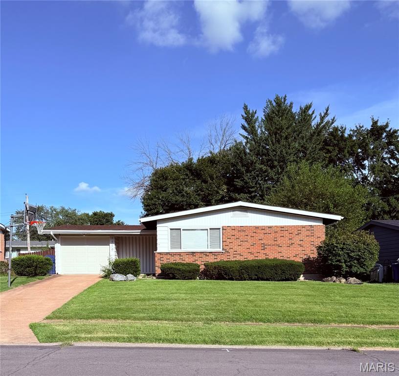 Florissant, Missouri 63033, United States, 3 Bedrooms Bedrooms, ,2 BathroomsBathrooms,Residential,Active,171977 Florissant, Missouri 63033, United States, 3 Bedrooms Bedrooms, ,2 BathroomsBathrooms,Residential,Active,171977