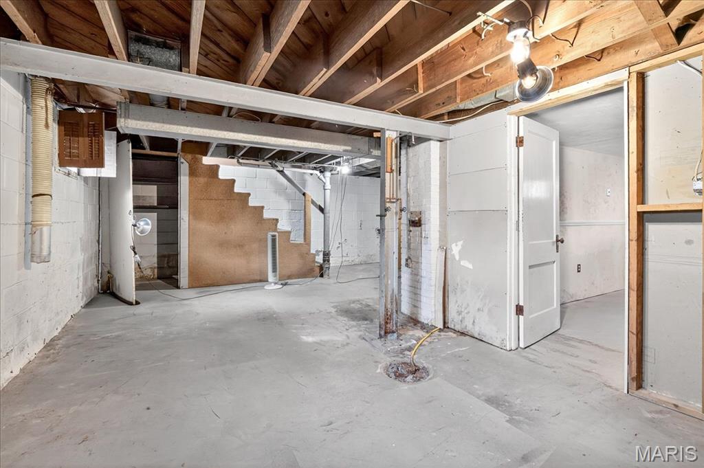 Florissant, Missouri 63031, United States, 2 Bedrooms Bedrooms, ,1 BathroomBathrooms,Residential,Active,230211