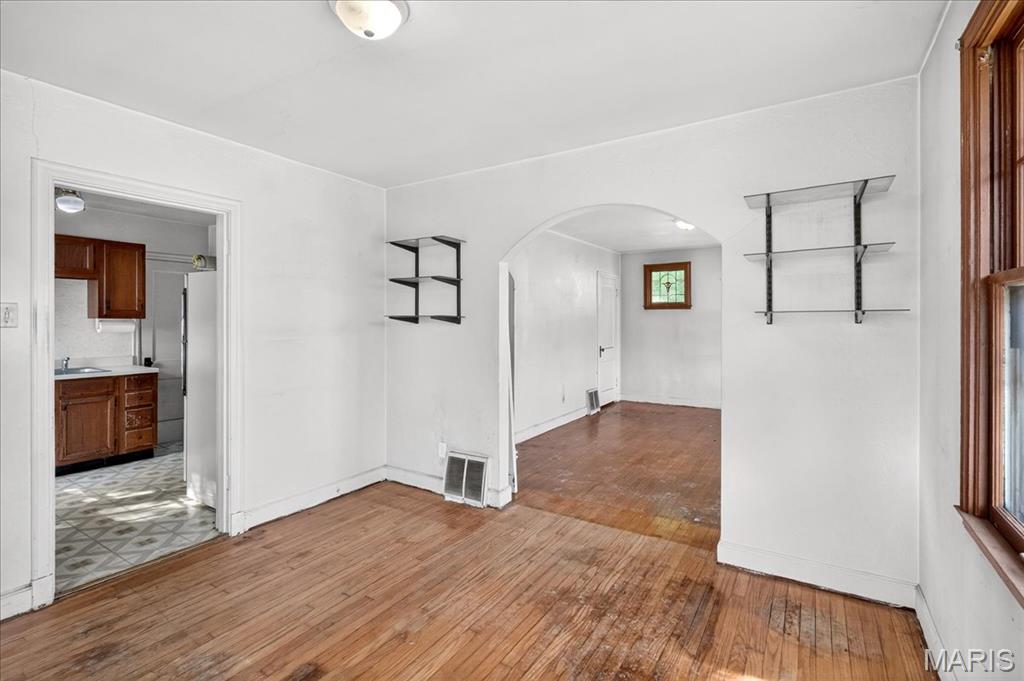 Florissant, Missouri 63031, United States, 2 Bedrooms Bedrooms, ,1 BathroomBathrooms,Residential,Active,230211