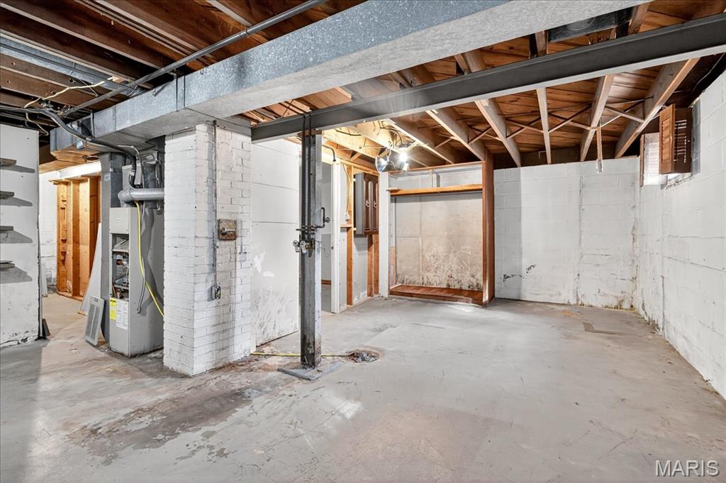 Florissant, Missouri 63031, United States, 2 Bedrooms Bedrooms, ,1 BathroomBathrooms,Residential,Active,230211