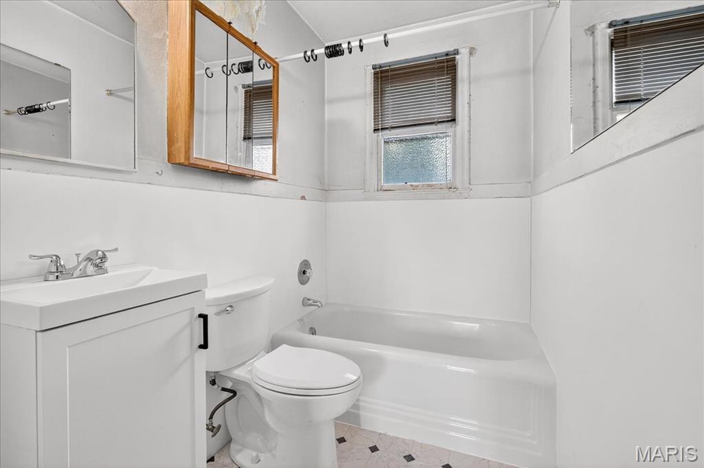 Florissant, Missouri 63031, United States, 2 Bedrooms Bedrooms, ,1 BathroomBathrooms,Residential,Active,230211